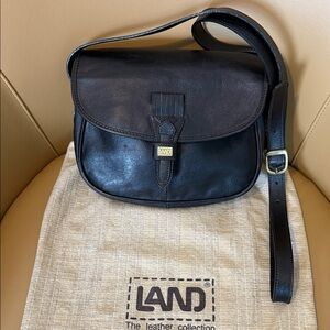 LAND Vintage Black Leather Crossbody/Shoulder Bag